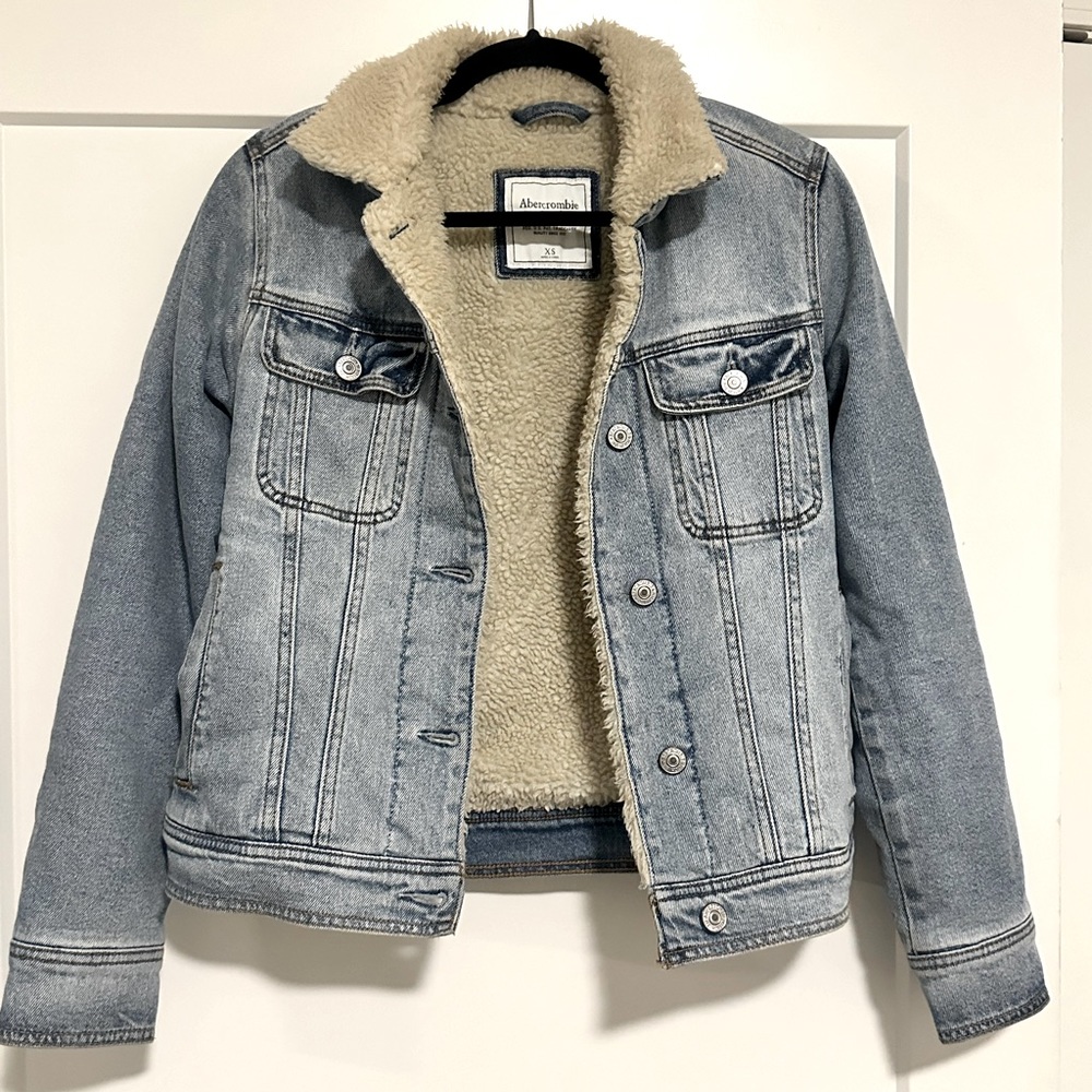 Abercrombie & Fitch Sherpa Lined Denim Trucker Jacket Mens Size XS